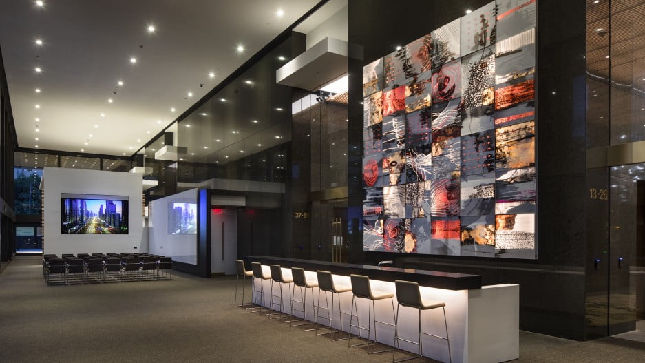 City National Plaza, Lobby & Tenant Amenities