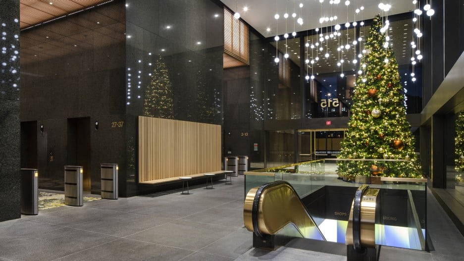 City National Plaza, Lobby & Tenant Amenities